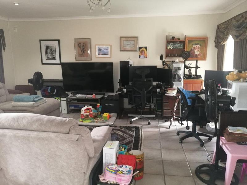 5 Bedroom Property for Sale in Outeniqua Strand Western Cape